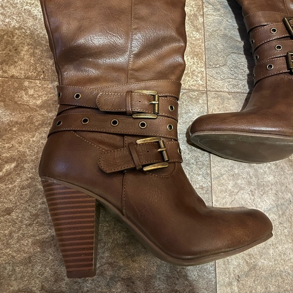 Wide calf high heel boot - Picture 3 of 5